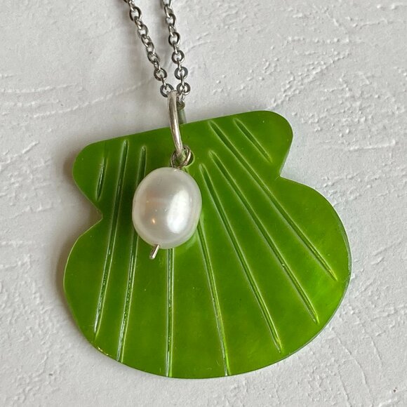 Green Scallop Sea Shell & White Pearl Necklace Freshwater Stainless Steel 18" - Picture 2 of 9